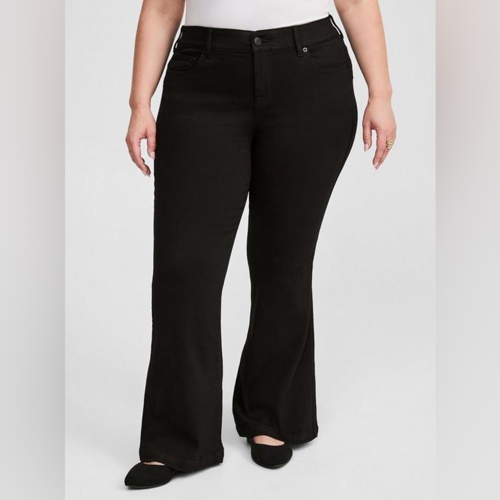 Torrid Black Bombshell Flare Jeans Size 18 Nwt Brand New